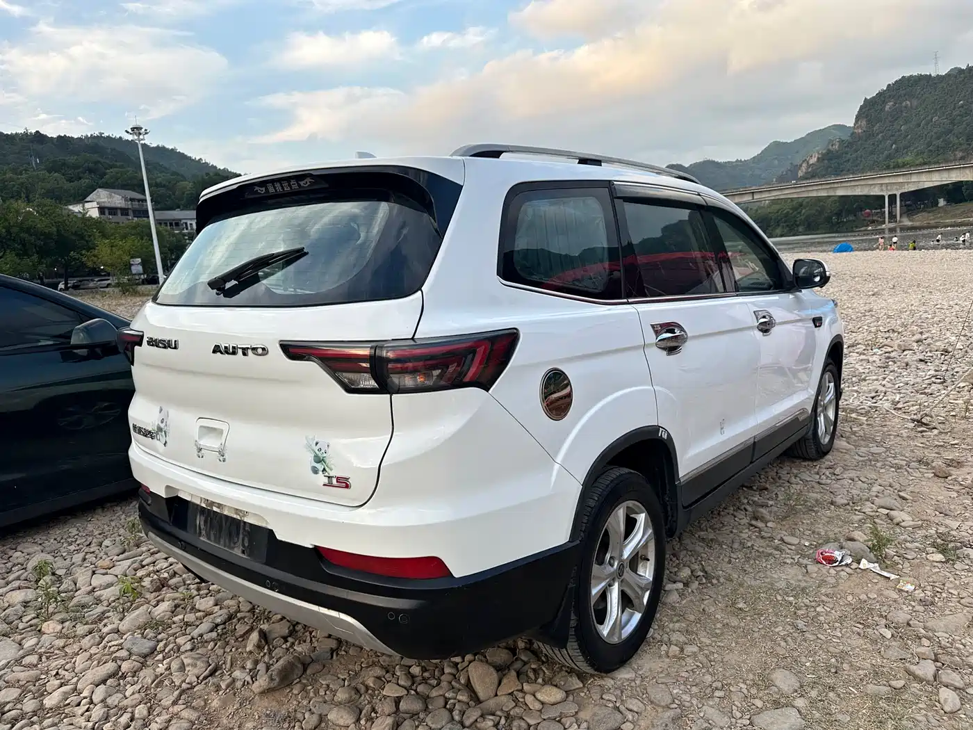Bisu Auto Bisu T5 2017 2017 1.5T Manual Luxury