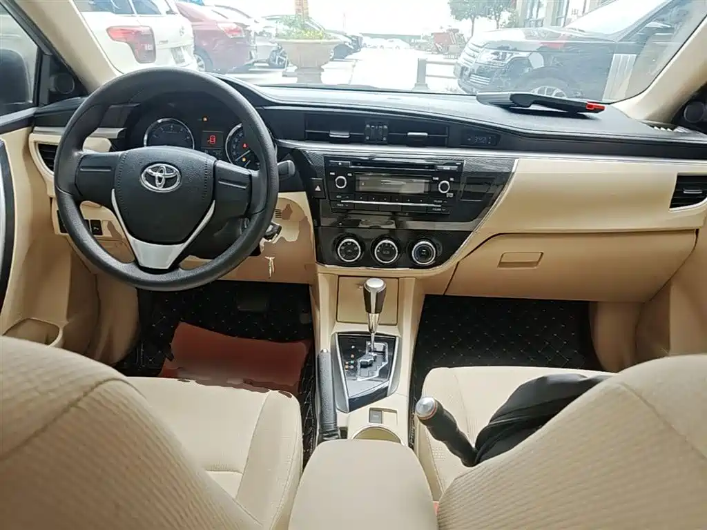 Toyota Corolla 2014 1.6L CVT GL-i фото 10