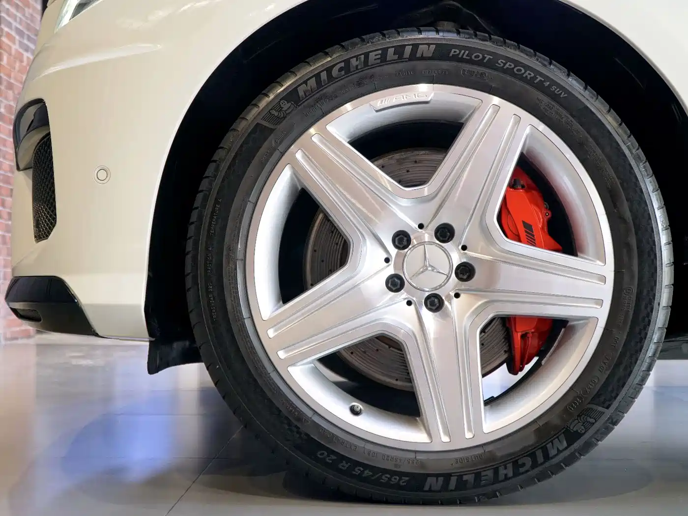 Mercedes-Benz M-Class AMG 2012 AMG ML 63 фото 21