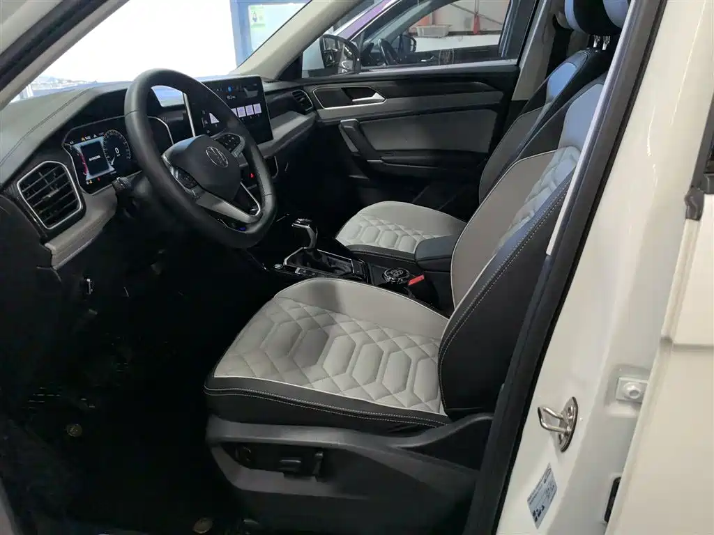 Volkswagen Tayron 2024 300TSI 2WD Luxury Plus Advanced фото 11