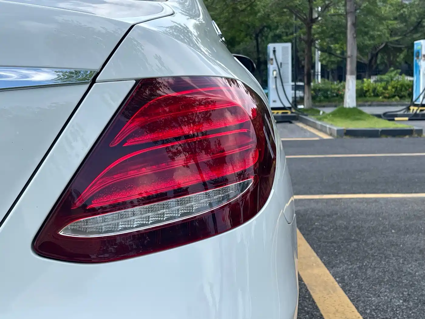 Mercedes-Benz E-Class 2020 E 300 L Sport Luxury Model фото 9