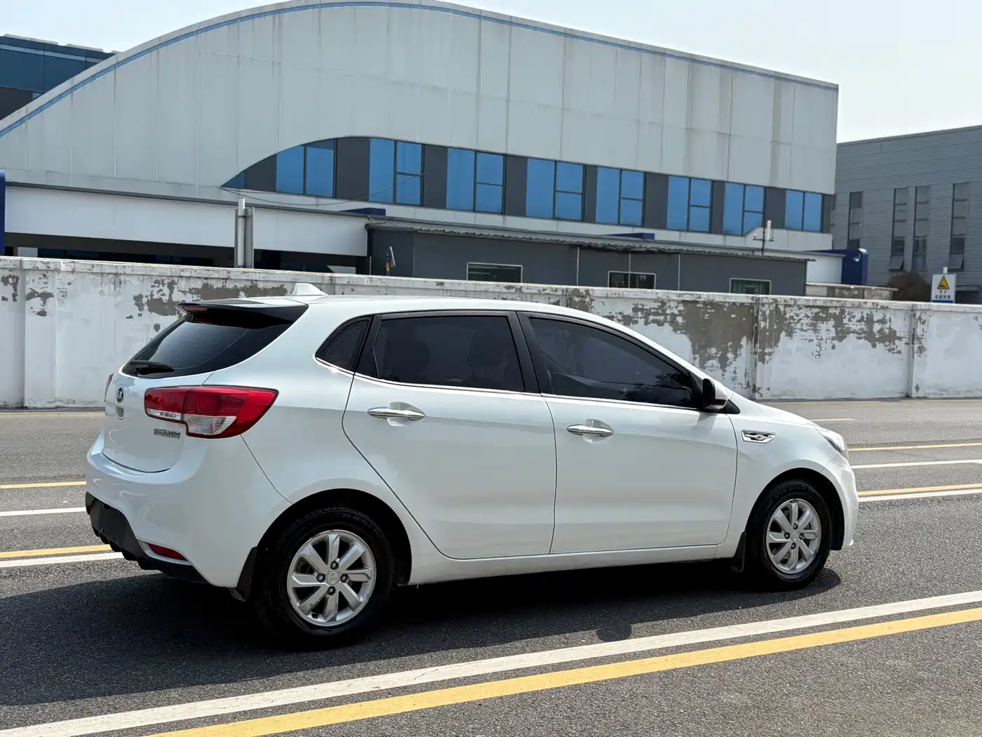 Kia K2 2015 Hatchback 1.4L AT GLS Cool Edition фото 6