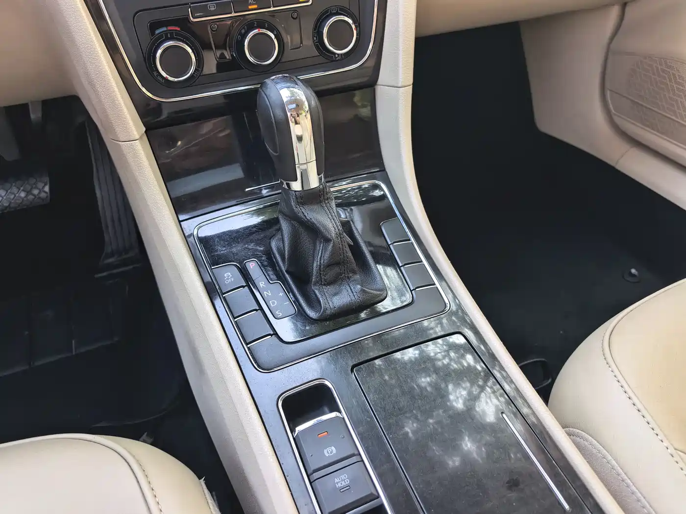 Volkswagen Passat 2013 1.8TSI DSG Government Procurement Edition фото 10