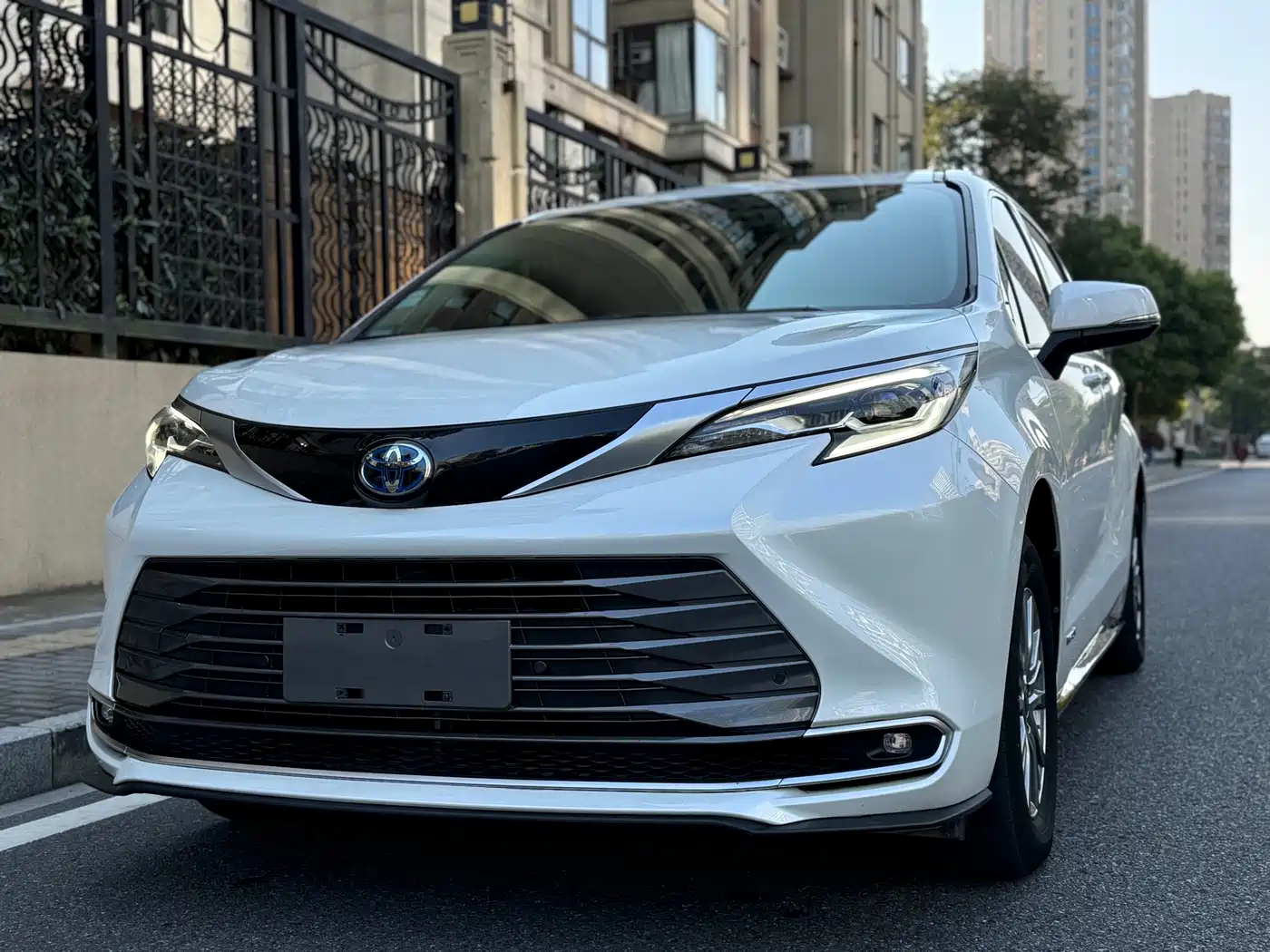 Toyota Sienna 2021 2.5L Hybrid Luxury Edition фото 7