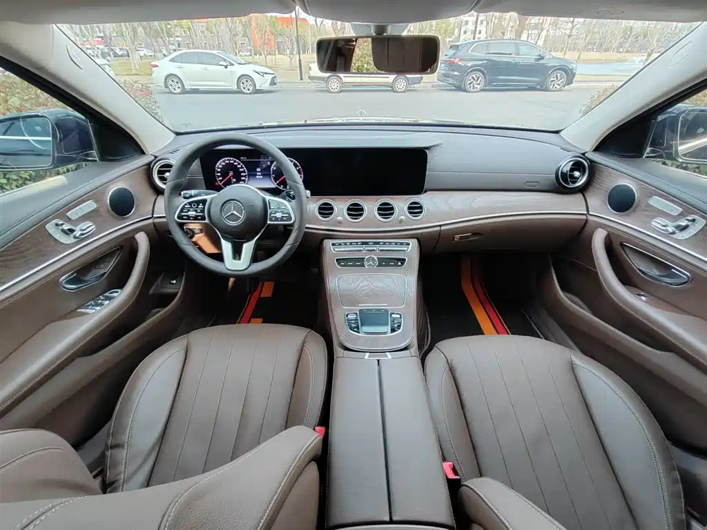 Mercedes-Benz E-Class 2019 E 300 L Fashion фото 4