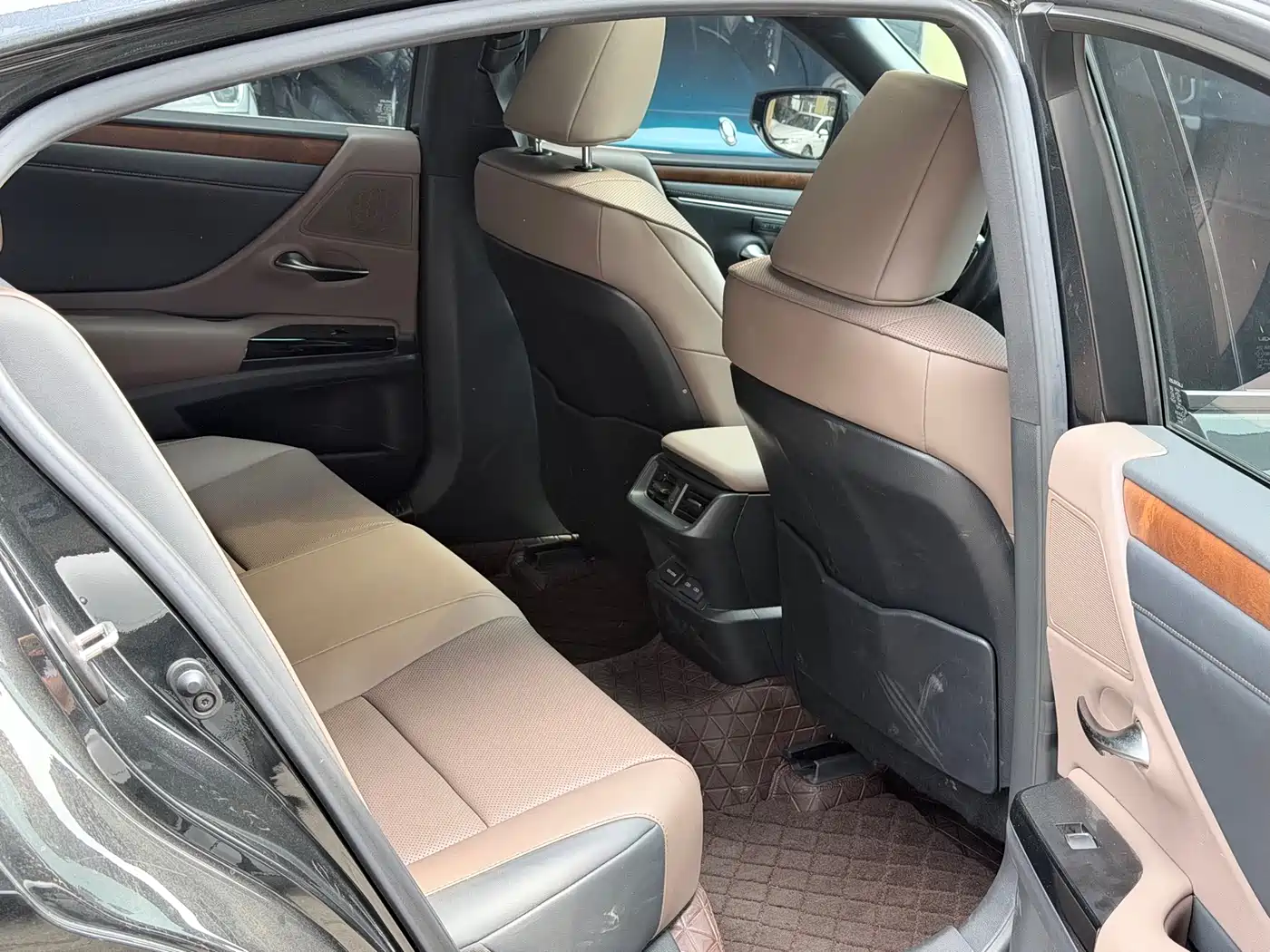 Lexus ES 2024 200 Premium Edition фото 10