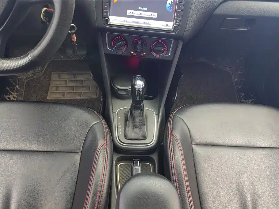 Volkswagen Polo 2014 1.4L Automatic Comfort Edition фото 16