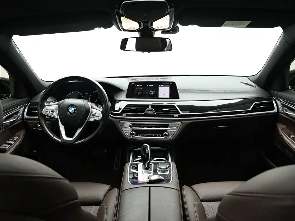BMW 7 Series 2018 730Li Leading Type M Sport Package фото 15