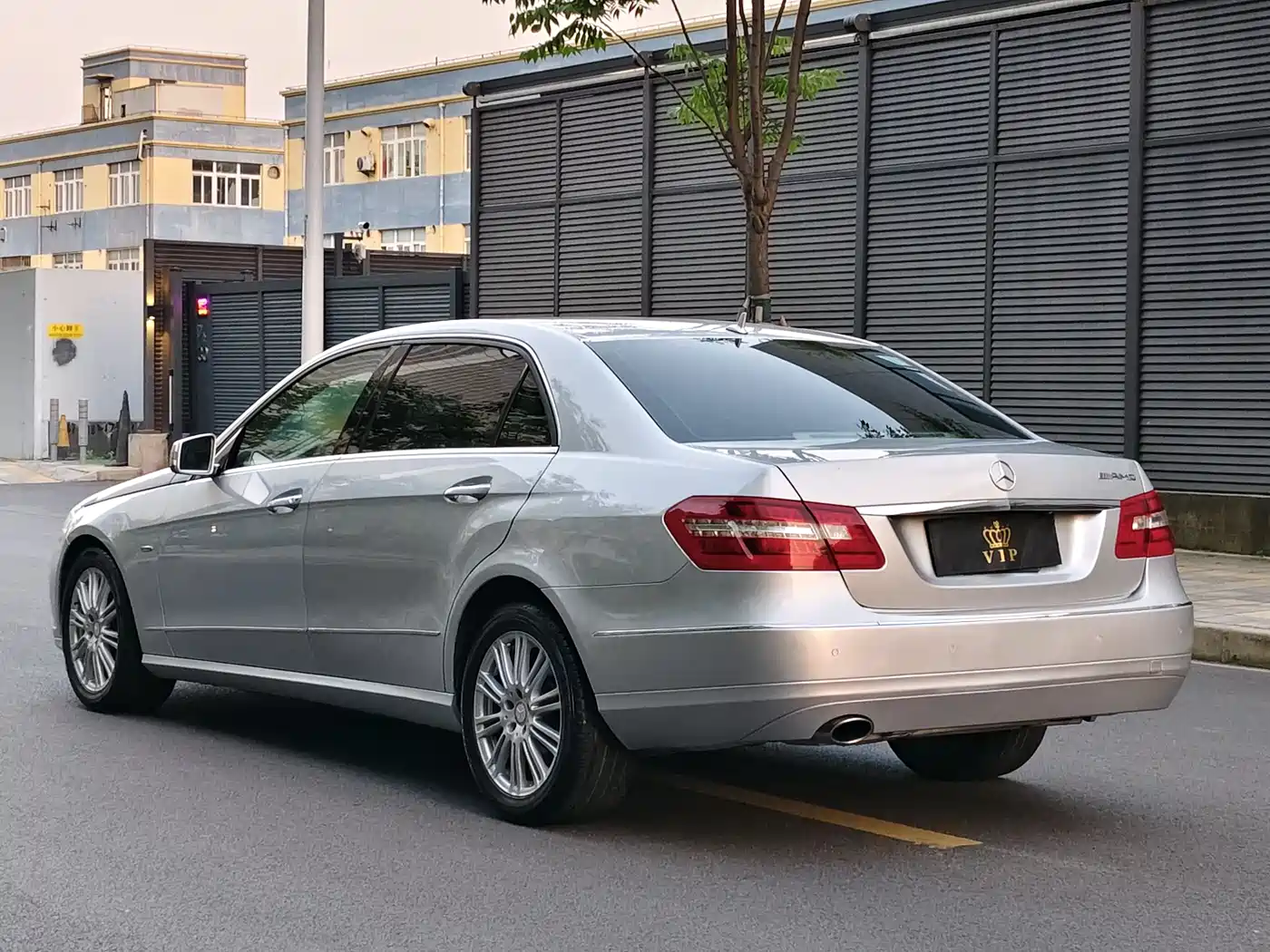 Mercedes-Benz E-Class 2011 E 260 L CGI Fashion фото 6