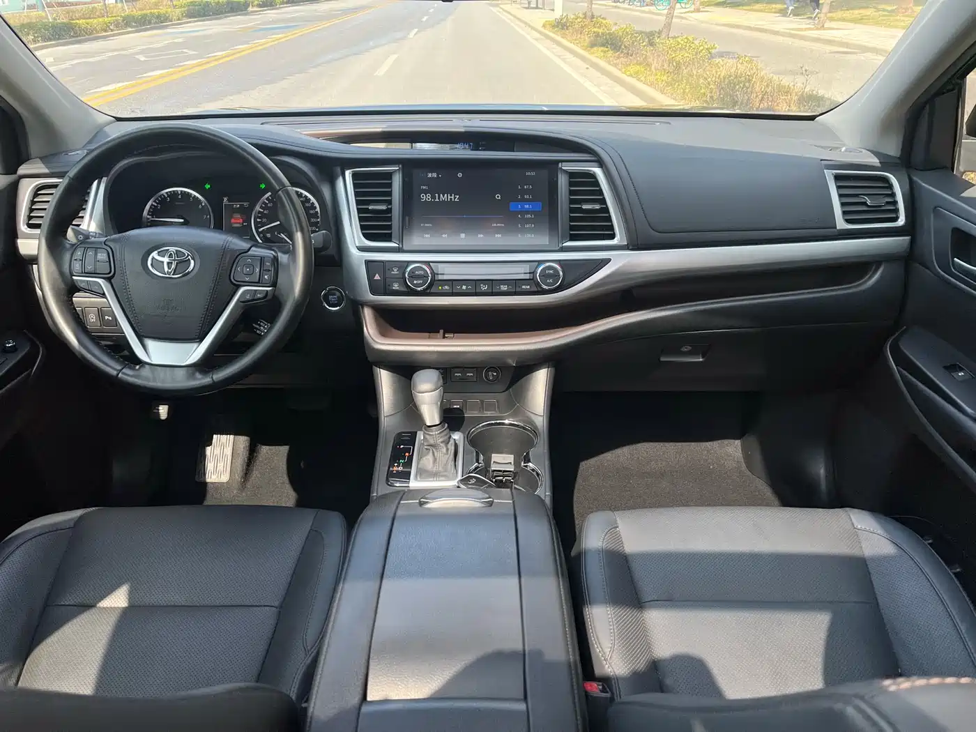 Toyota Highlander 2021 2.0T FWD Luxury 7-Seater фото 15