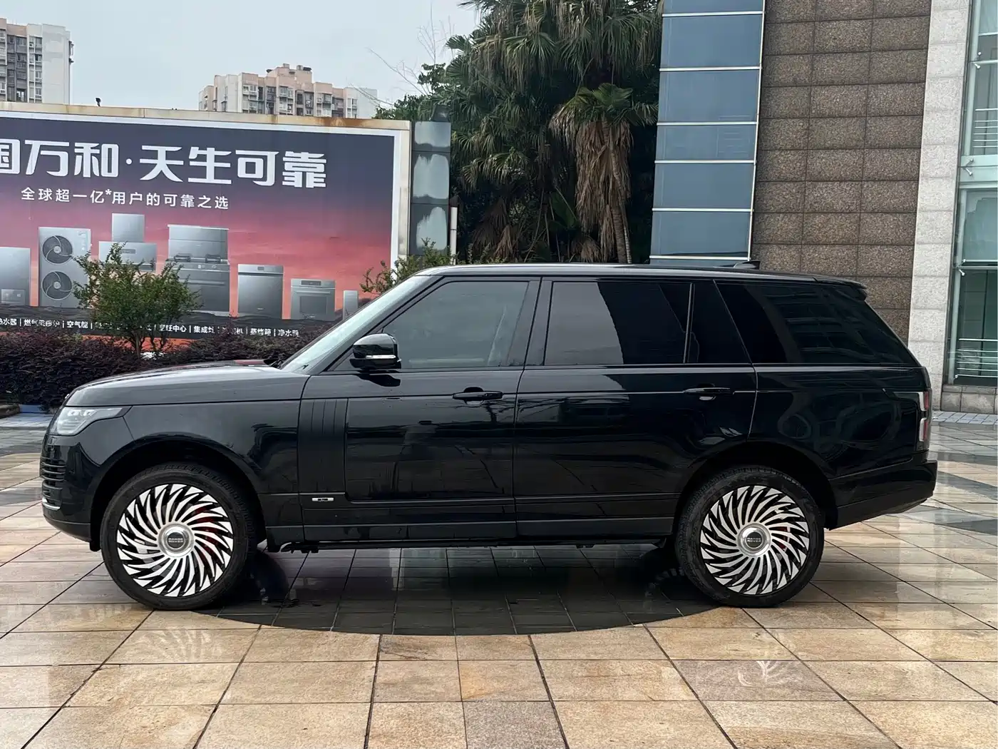 Land Rover Range Rover 2019 3.0 SC V6 Heritage Extended Edition фото 18