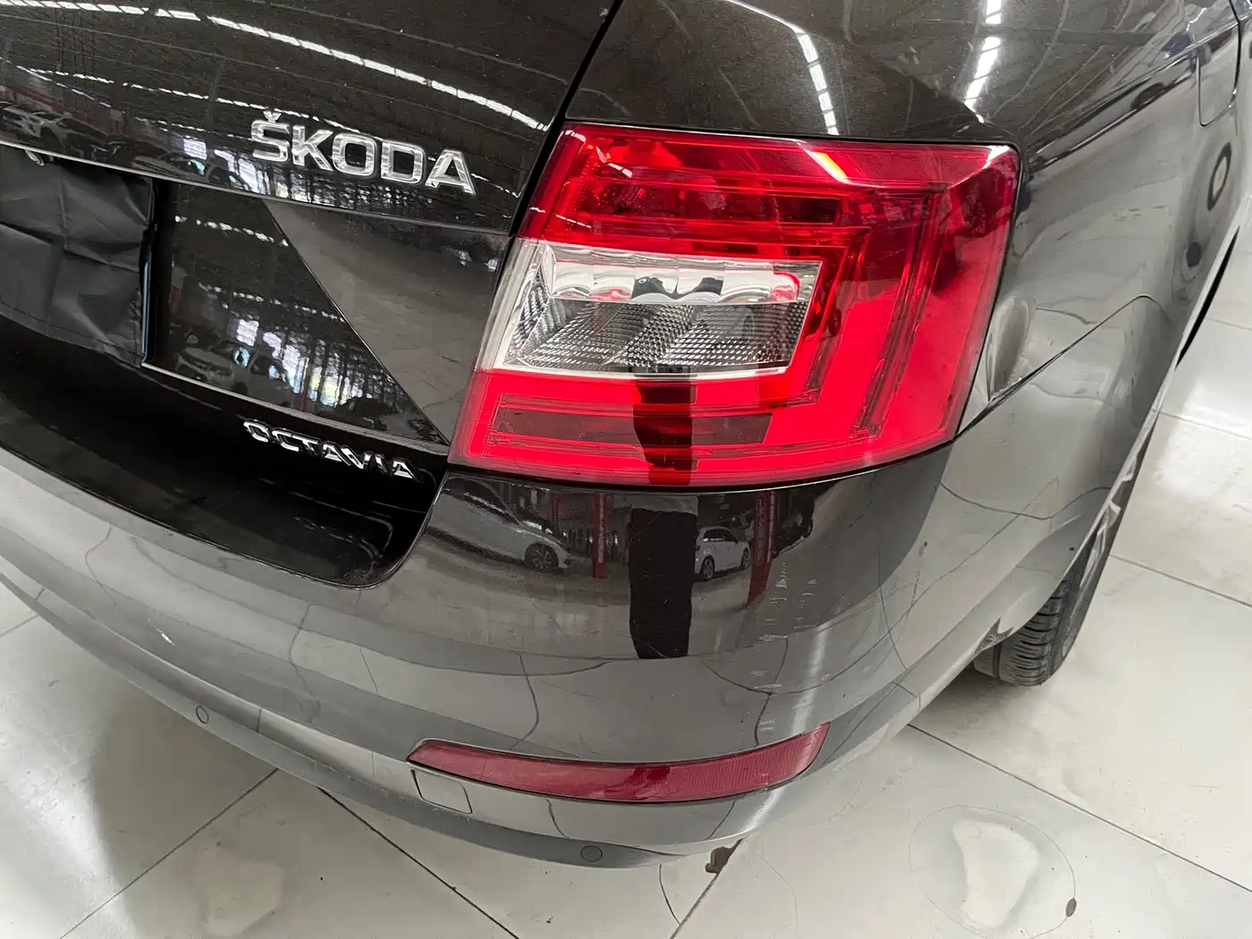 Škoda Octavia 2017 1.6L Automatic Pioneer Edition фото 15