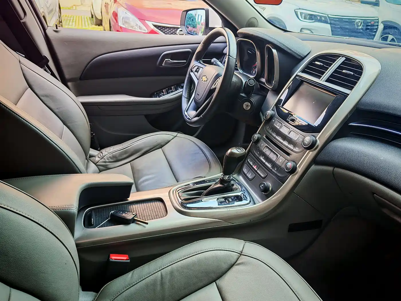 Chevrolet Malibu 2012 2.0L Automatic Luxury Edition фото 16