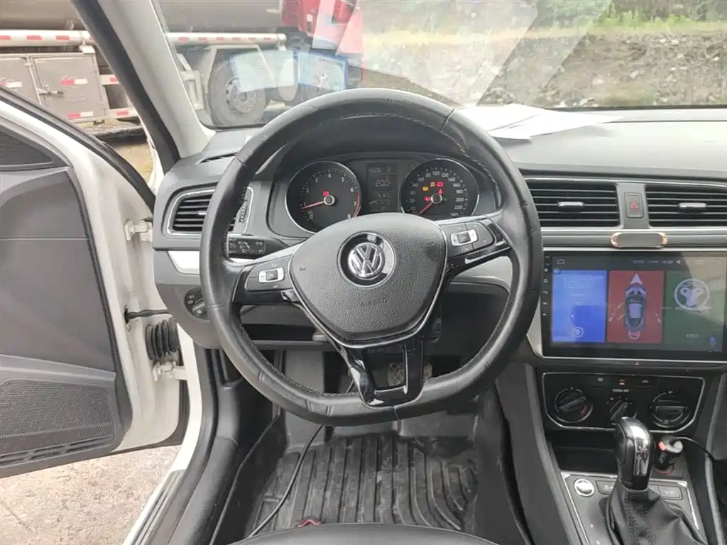 Volkswagen Lavida 2017 1.6L Automatic Comfort Edition фото 11
