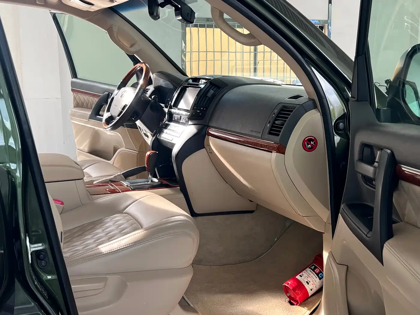 Toyota Land Cruiser (Import) 2015 4.0L V6 Middle East Limited Edition фото 10