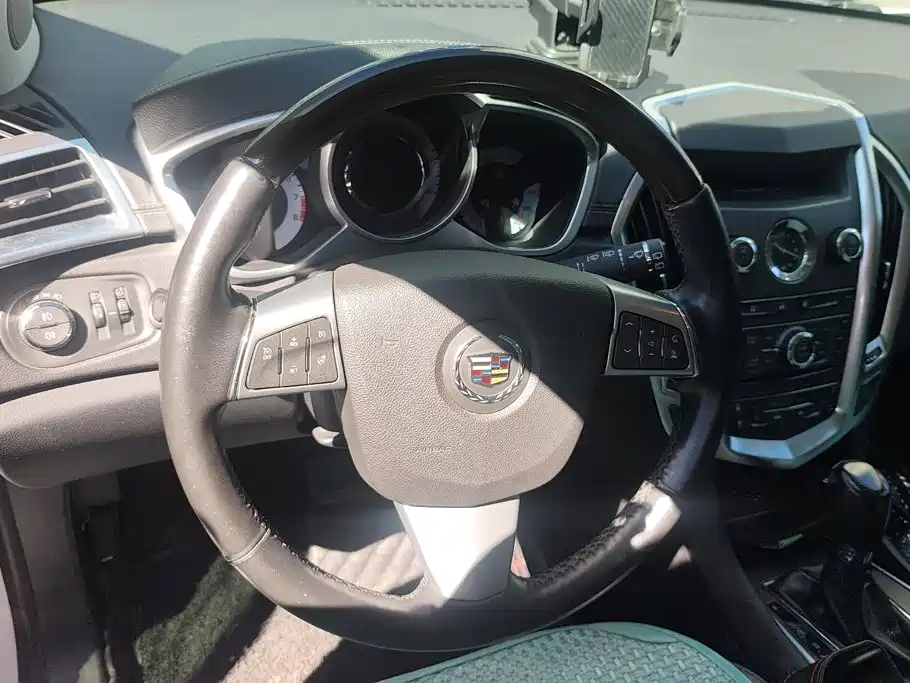 Photo 15 - Cadillac SRX