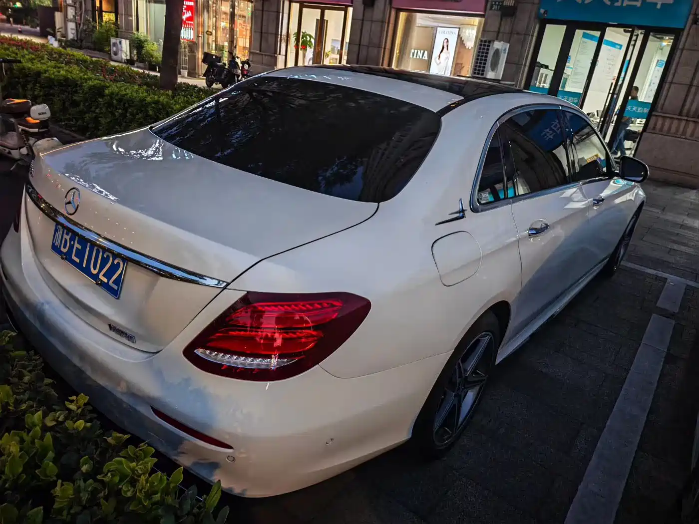 Mercedes-Benz E-Class 2020 E 300 L Sport Luxury Model фото 4