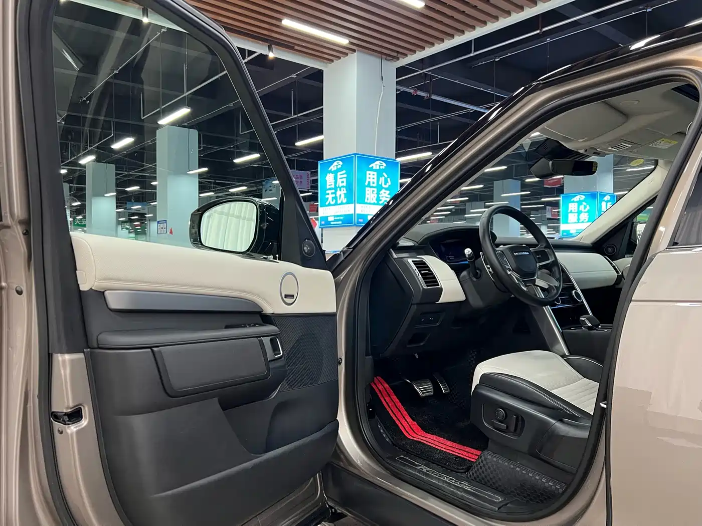 Land Rover Discovery 2021 360PS R-Dynamic HSE фото 4
