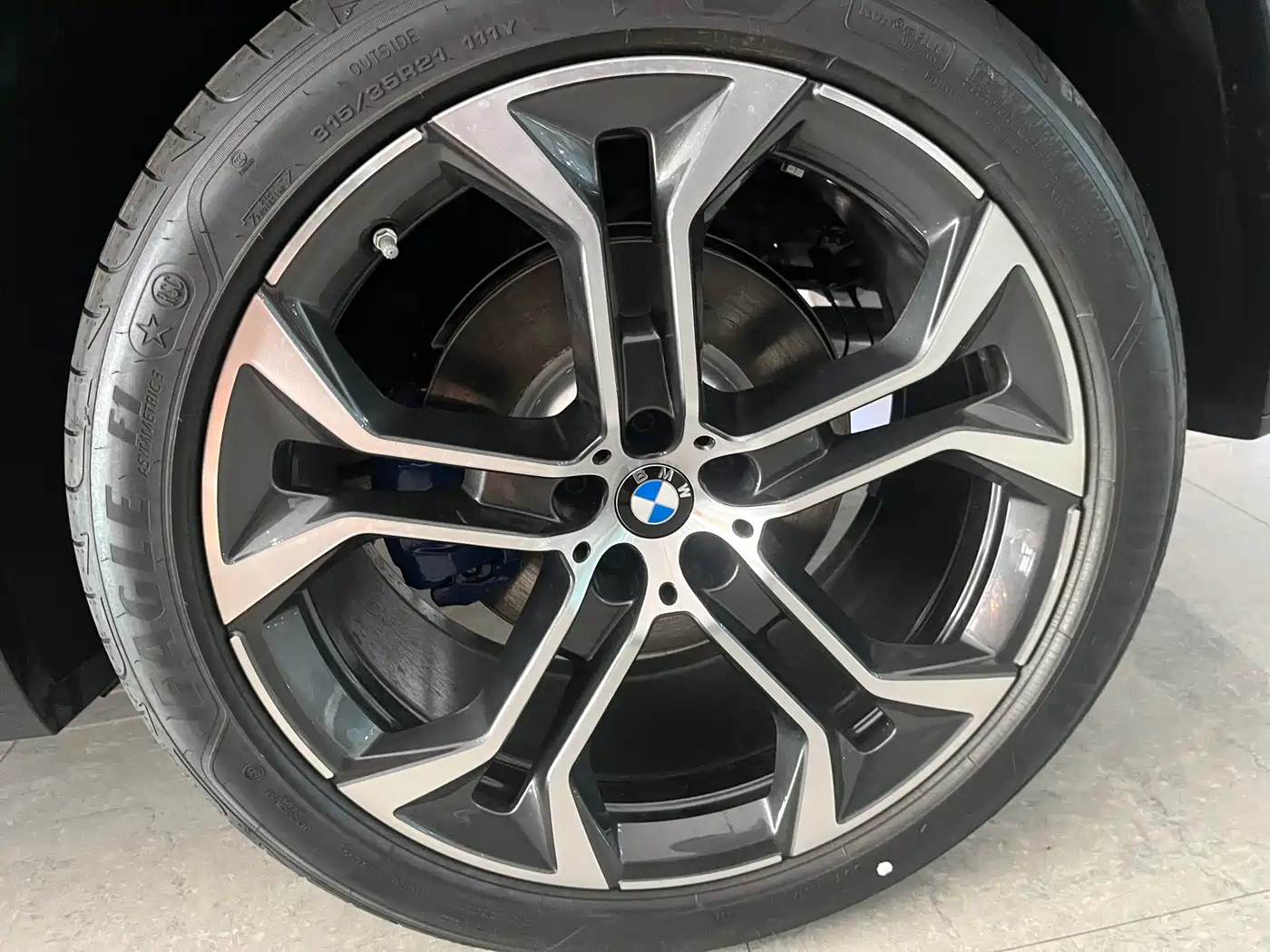 BMW X5 2026 xDrive 40Li M Sport Night Edition Package фото 5