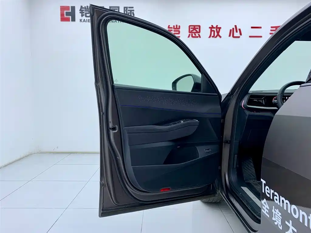 Volkswagen Teramont 2025 Teramont Pro 450TSI 4WD Summit Edition фото 32