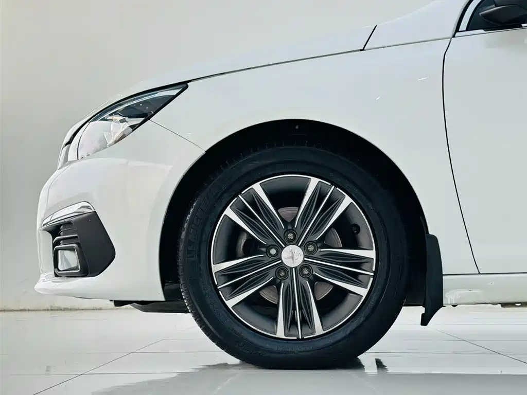 Peugeot 308 2016 230THP Automatic Luxury фото 9