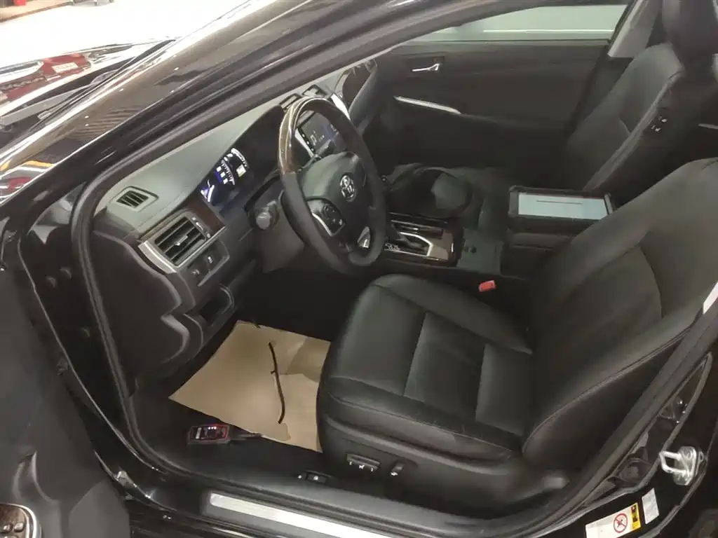 Toyota Camry 2016 2.0G 10th Anniversary Leading Edition фото 15