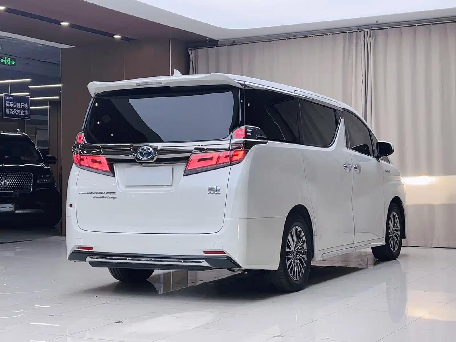 Фото 20 - Toyota Vellfire