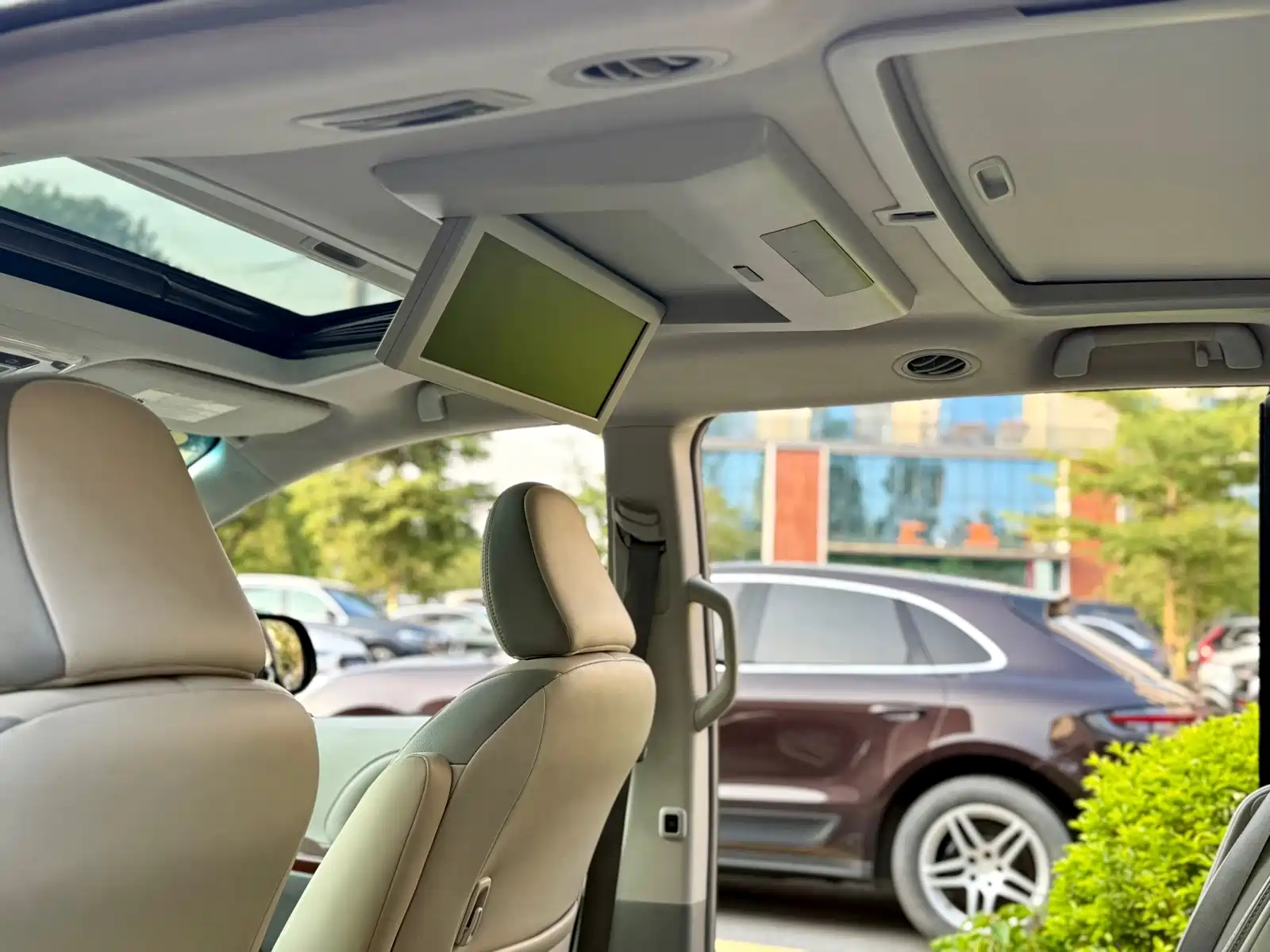 Photo 16 - Toyota Sienna