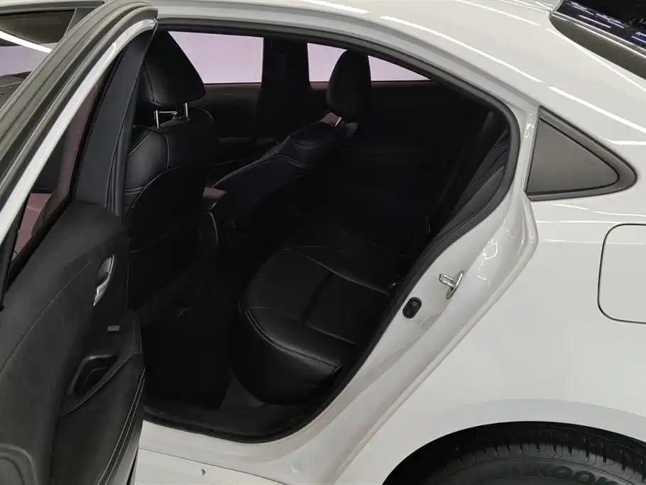 Toyota Corolla 2021 1.2T S-CVT Elite PLUS Edition фото 11