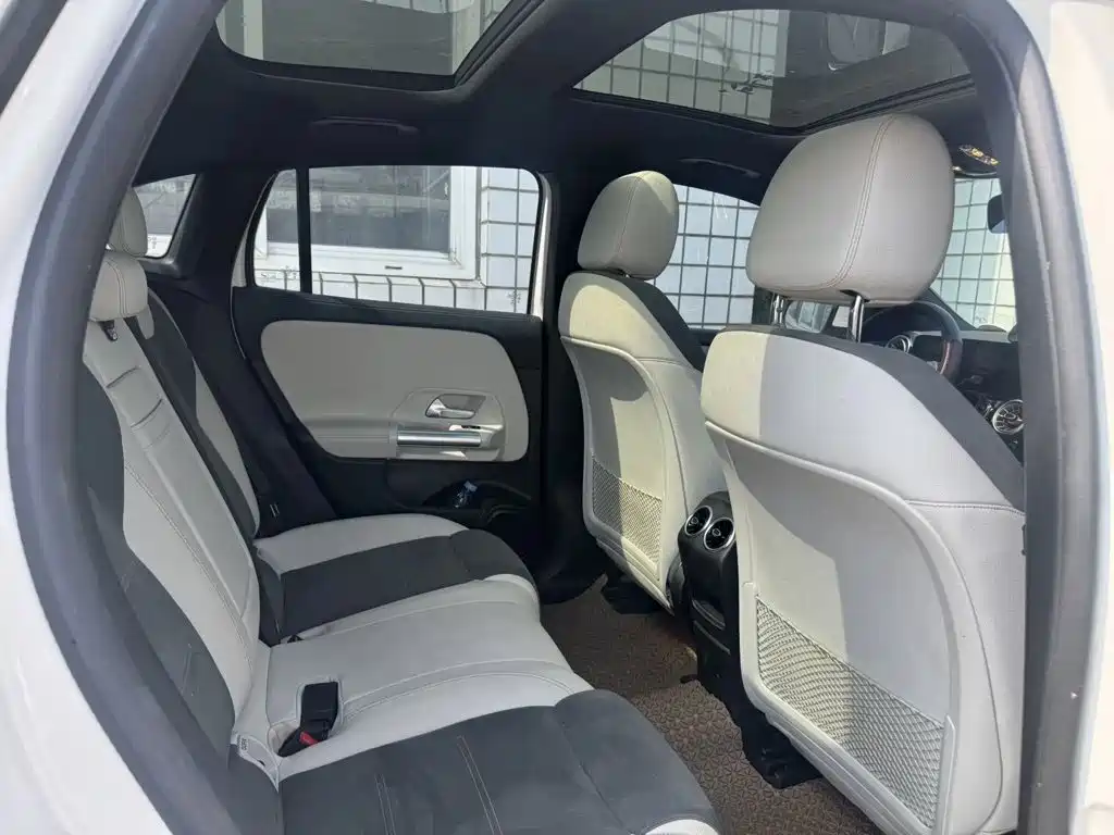 Photo 4 - Mercedes-Benz EQA