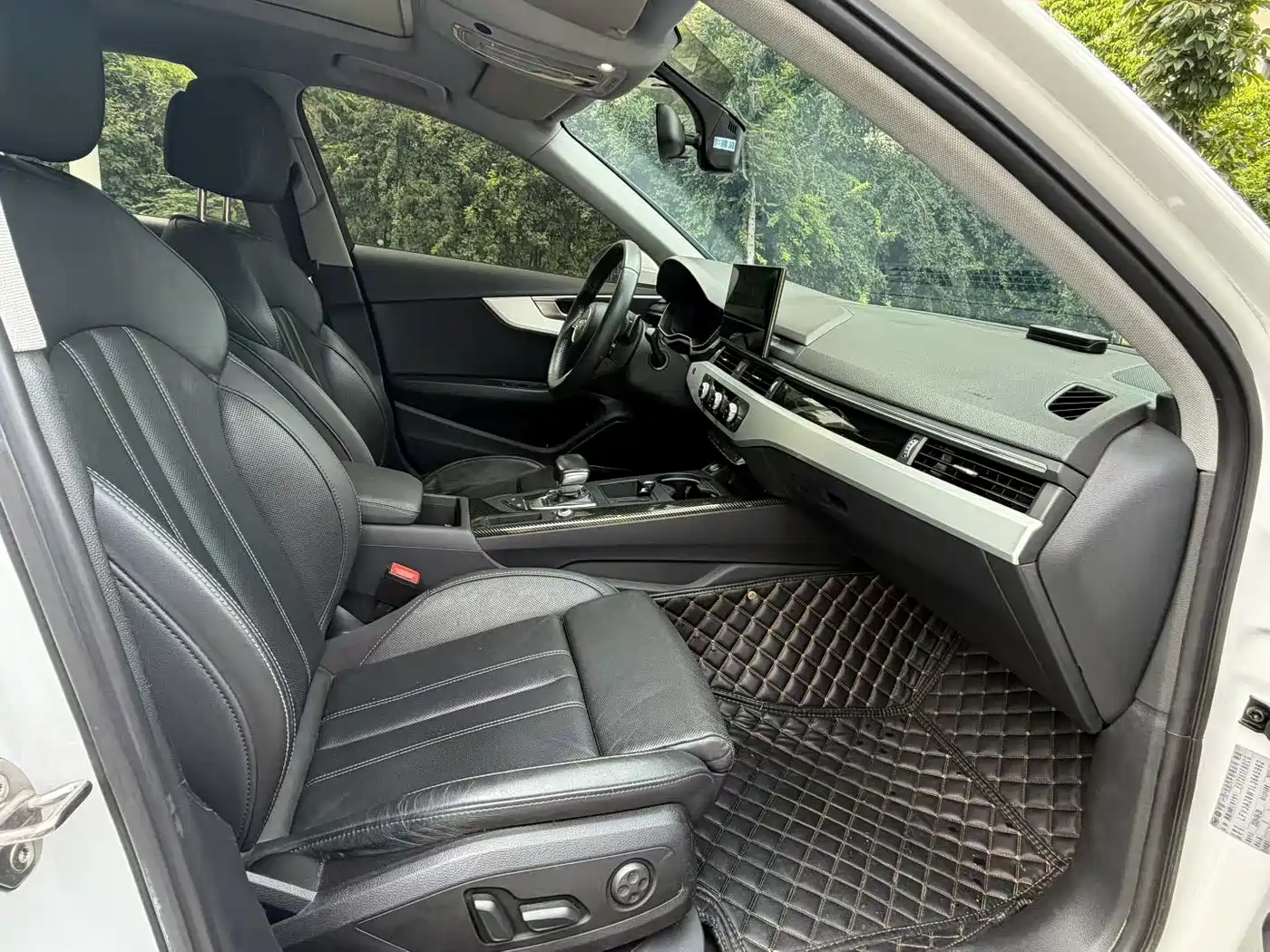 Фото 4 - Audi A4L