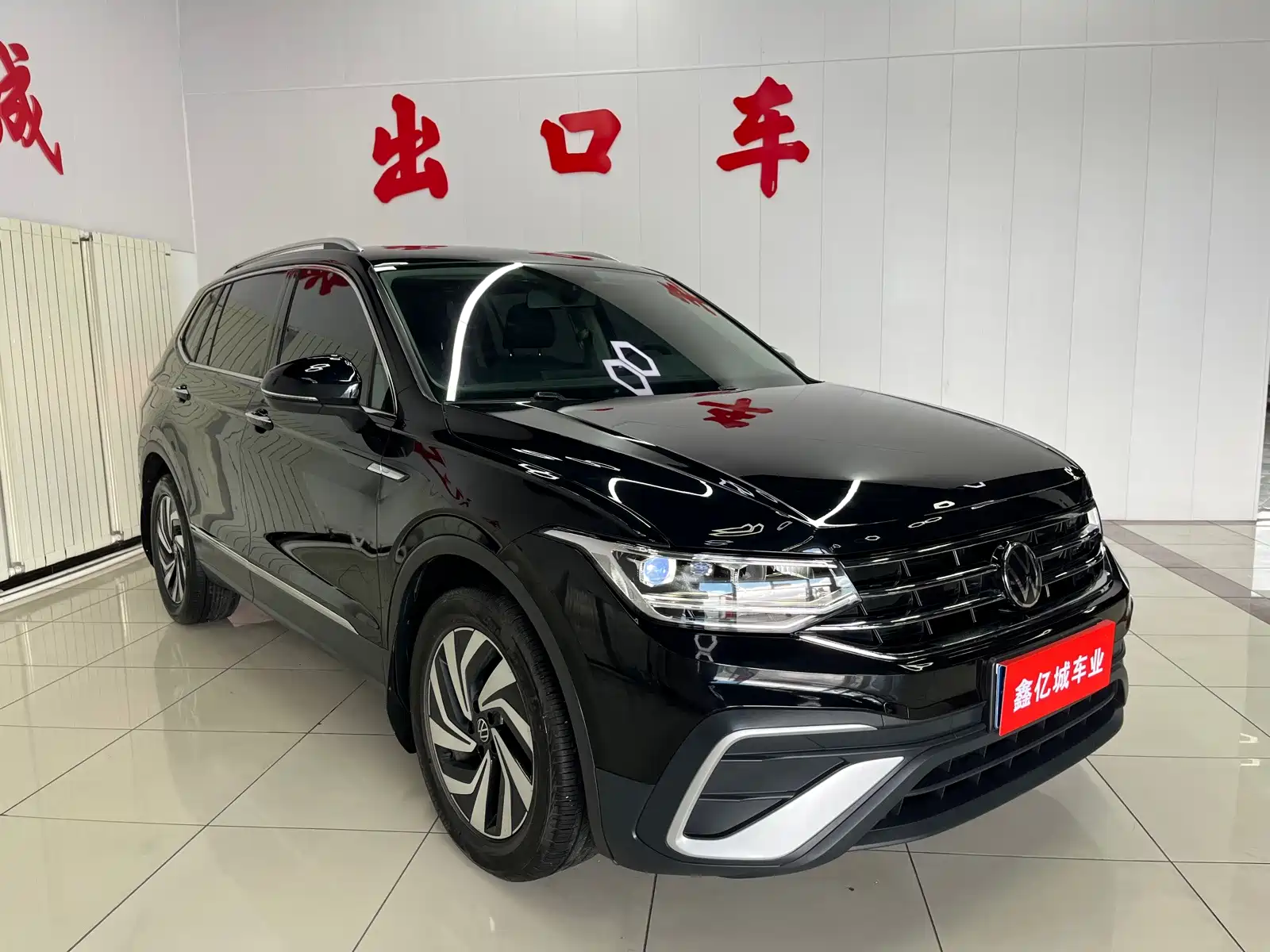 Фото 3 - Volkswagen Tiguan L