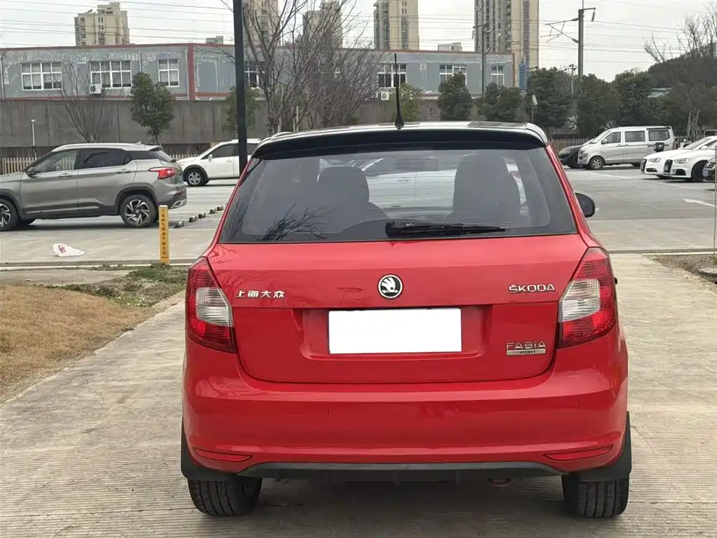 Škoda Fabia 2014 1.6L Automatic Sport Edition фото 13