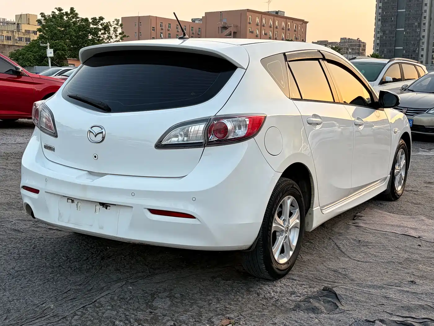 Mazda Mazda3 Axela 2013 2013 Hatchback 1.6L Automatic Elite