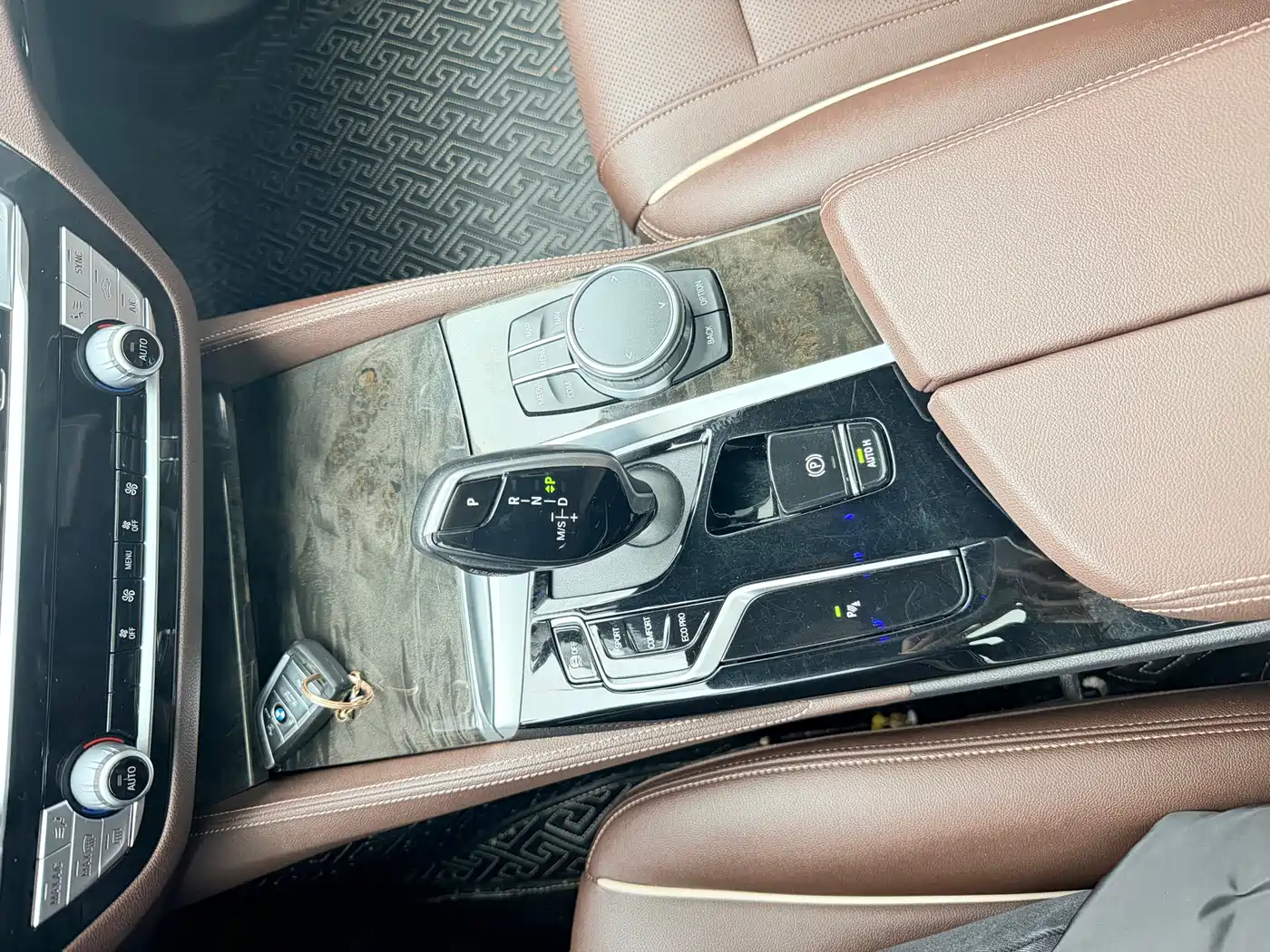BMW 5 Series 2021 525Li M Sport Package фото 8