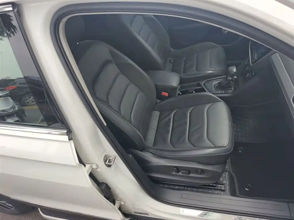Volkswagen Tiguan L 2018 Facelift 330TSI Automatic 2WD Luxury Edition фото 25