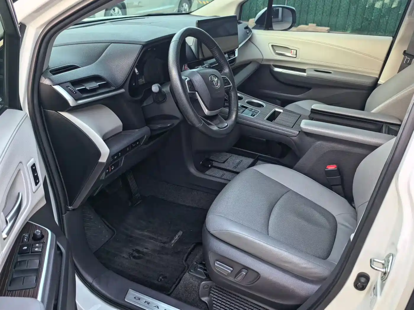 Фото 6 - Toyota Granvia