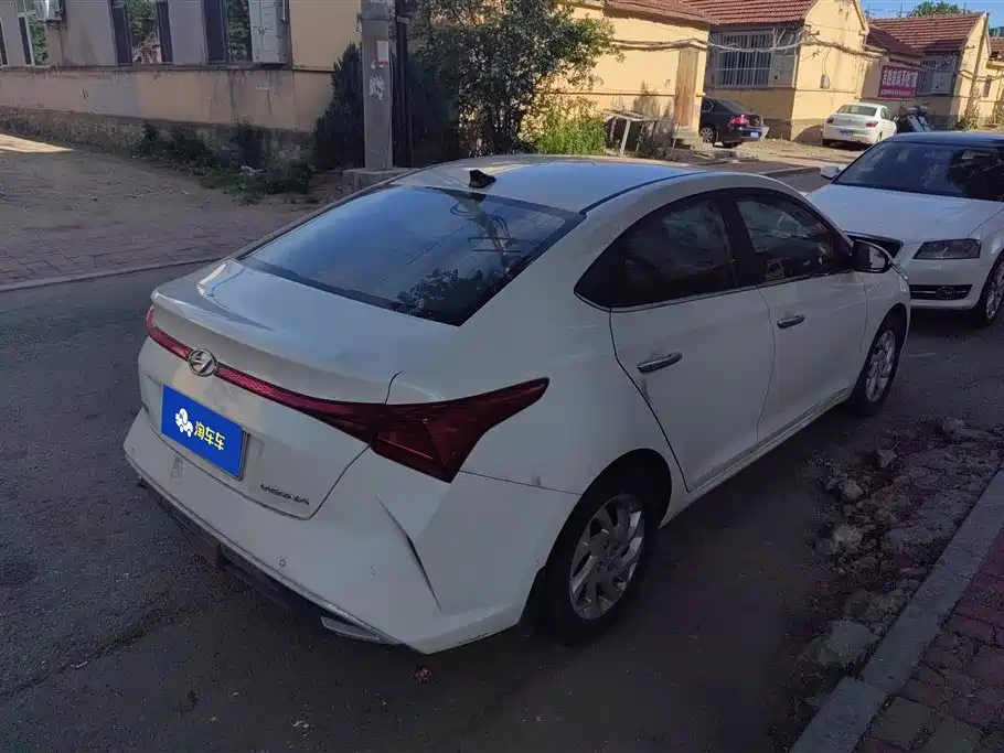 Hyundai Verna 2020 1.4L Manual GLS Cool Edition фото 3