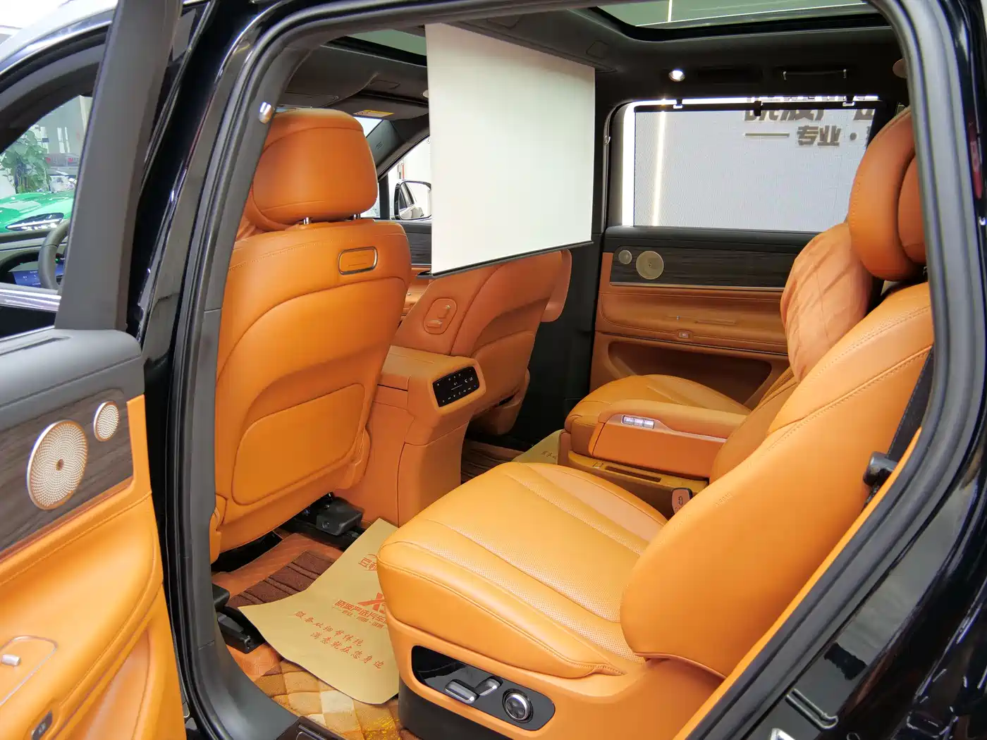 AITO Wenjie AITO M9 2024 Range Extender Ultra 52kWh 6-seater фото 10