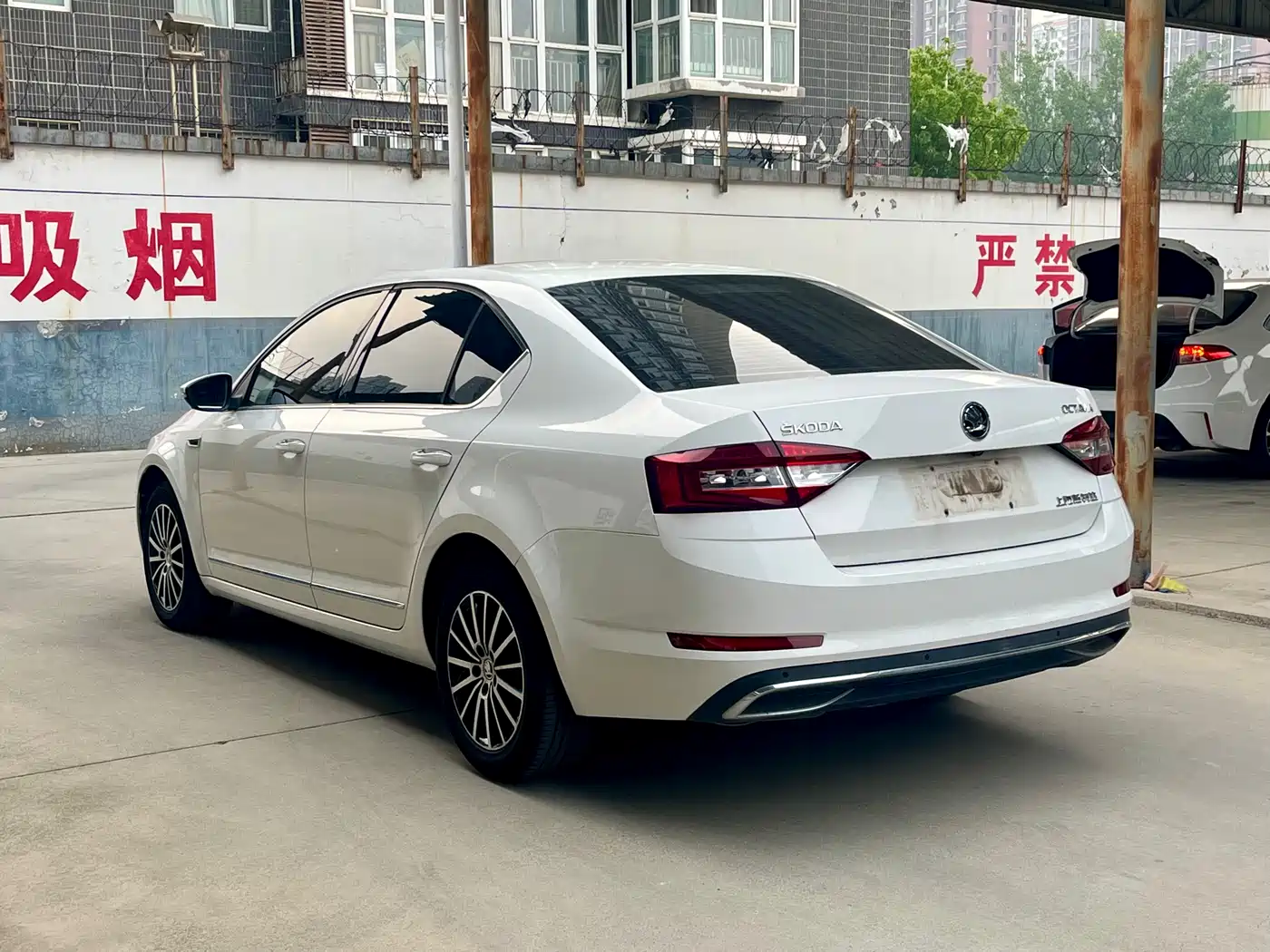 Škoda Octavia 2018 1.6L Automatic Luxury фото 15