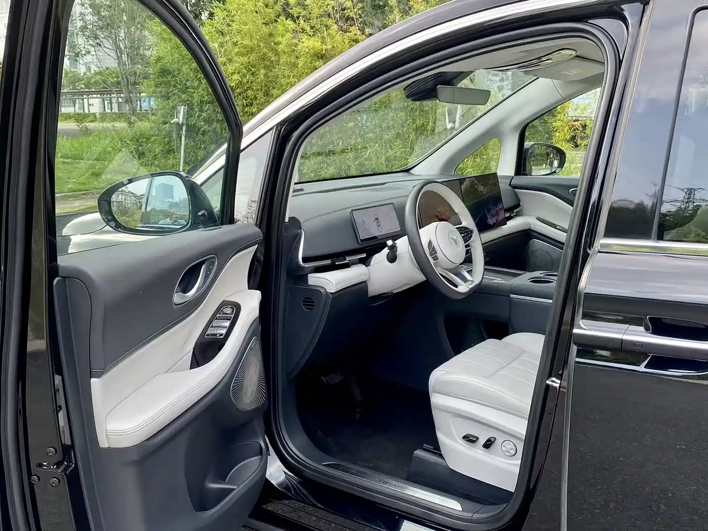 Voyah Auto Voyah Dreamer 2025 PHEV 4WD Kunpeng Premium Edition фото 4
