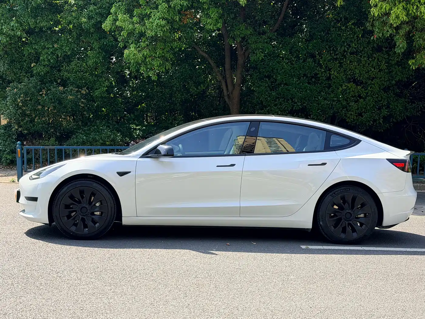 TESLA MODEL 3 (IMPORTED)