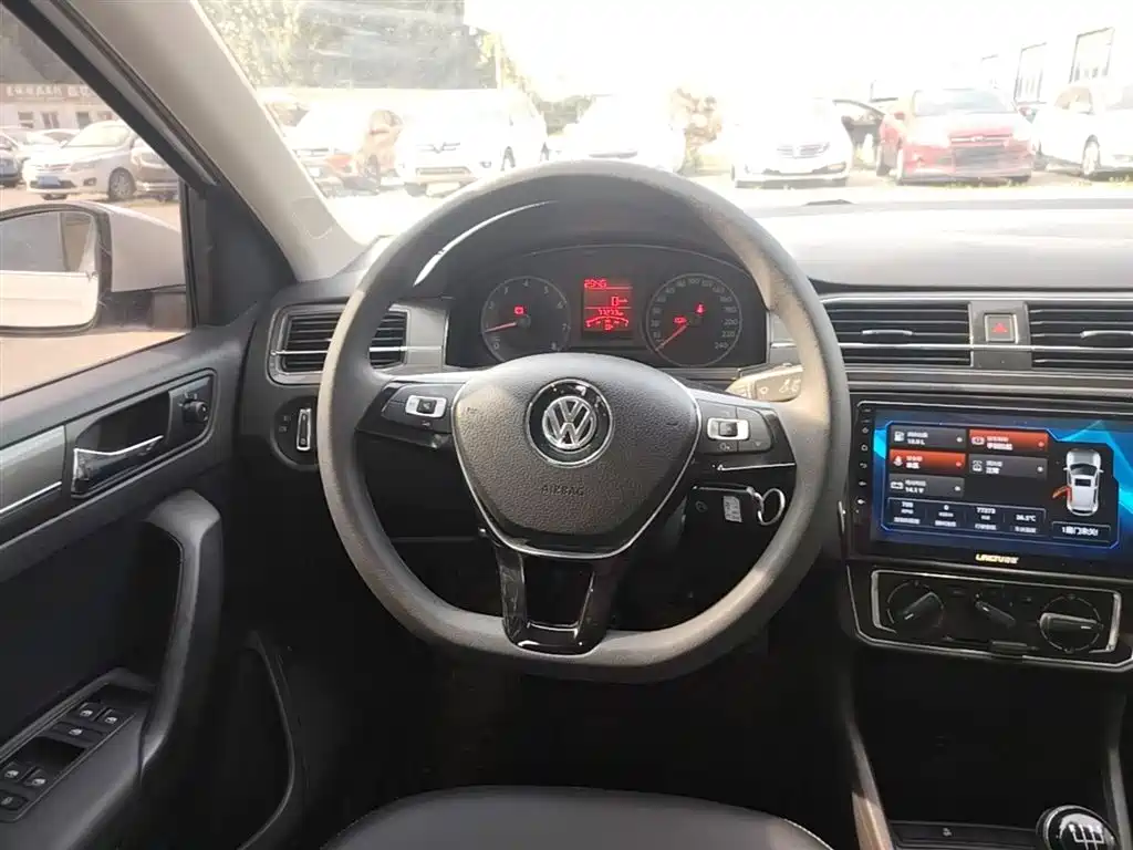 Volkswagen Santana 2018 1.5L Manual Comfort Edition фото 11