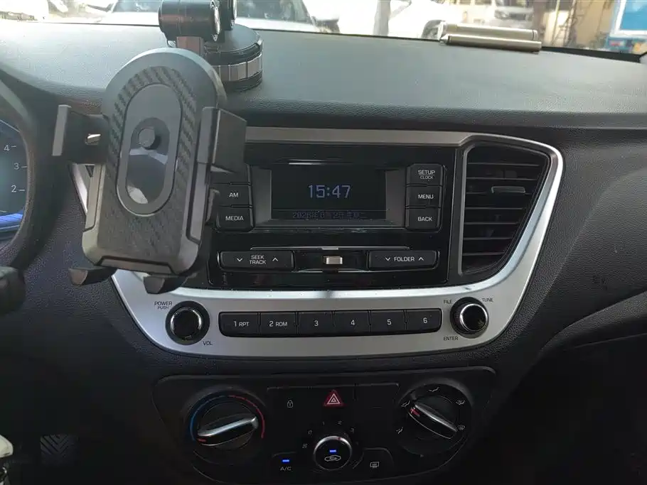 Hyundai Verna 2020 1.4L Manual GLS Cool Edition фото 13