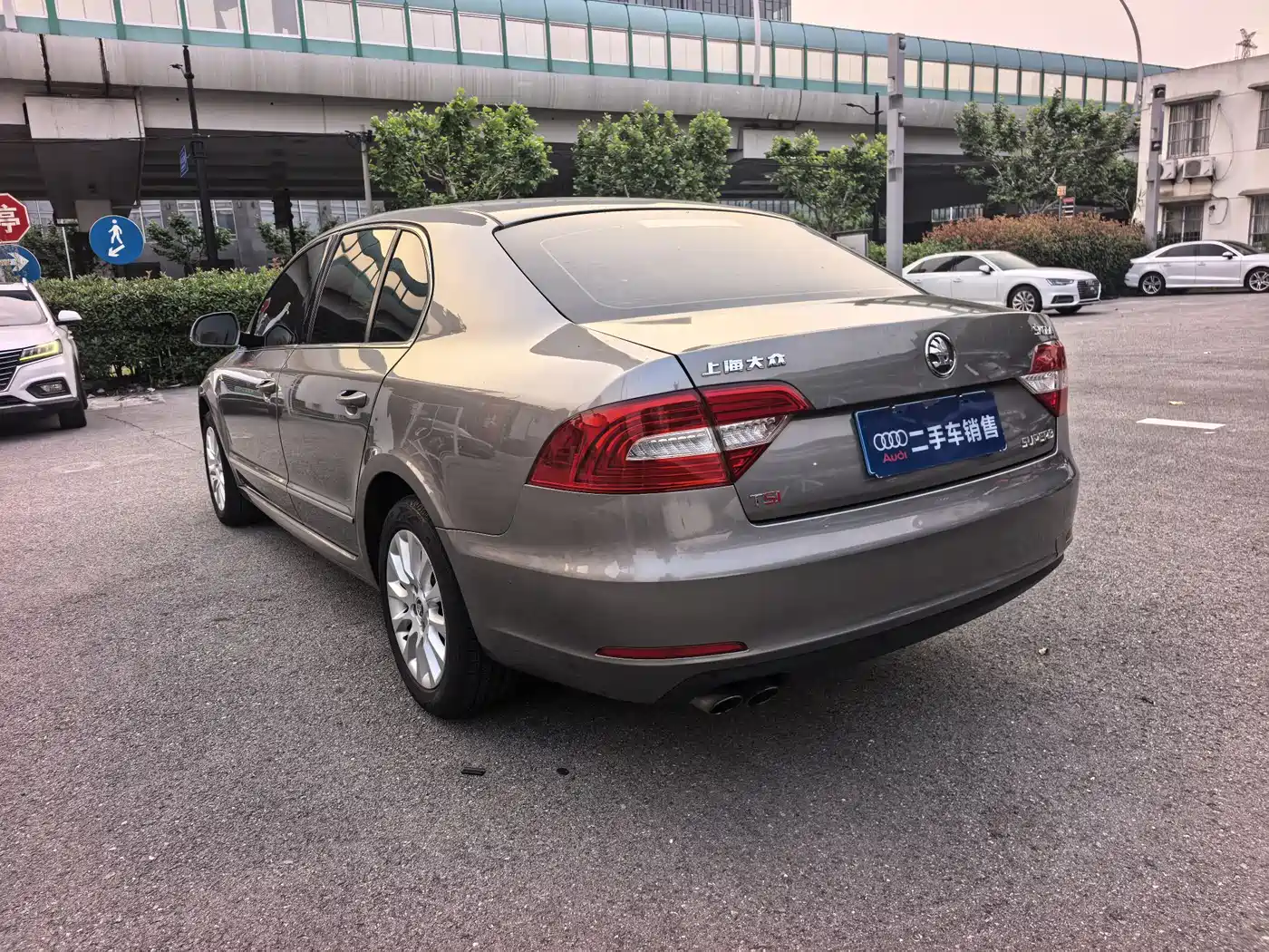 Škoda Superb 2013 1.8TSI Automatic Elegance Edition фото 6