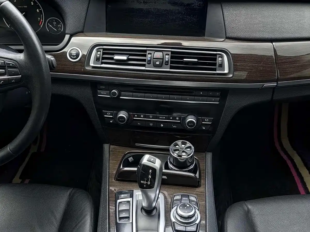 BMW 7 Series 2009 Model 740Li Leading Edition фото 17