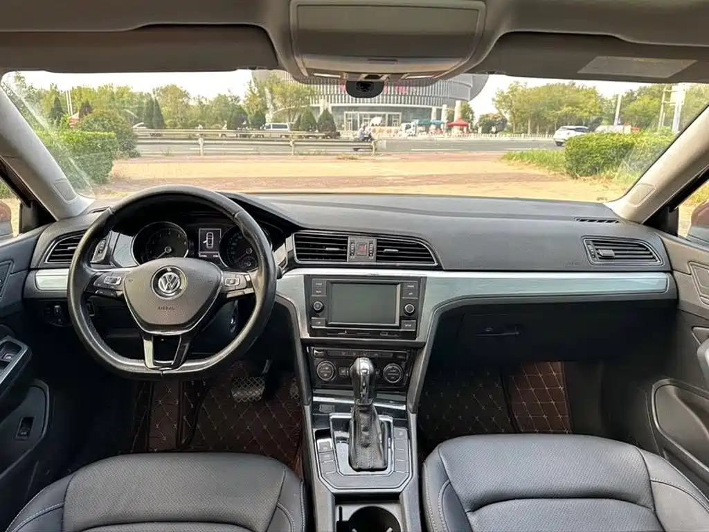 Volkswagen Lamando 2016 2015 330TSI DSG Comfort
