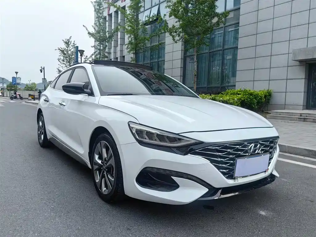 Hyundai Fista 2019 280TGDi Sport Edition China VI фото 3