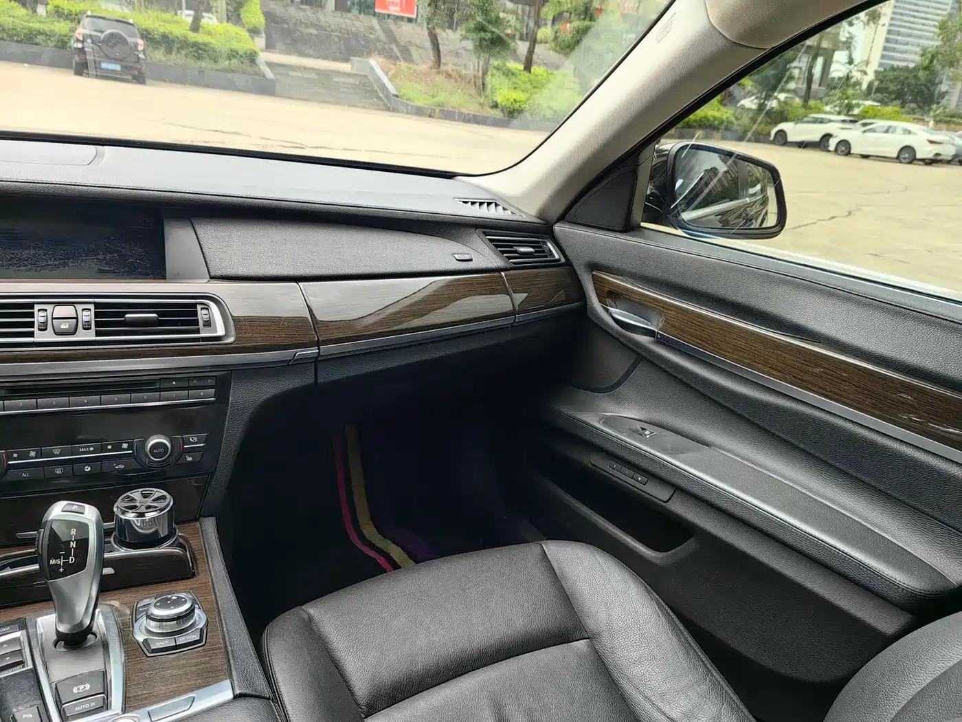BMW 7 Series 2009 Model 740Li Leading Edition фото 16