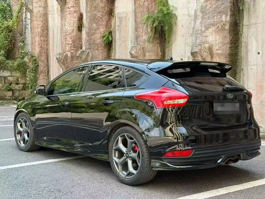 Ford Focus (Import) 2018 2018 2.0T ST Standard